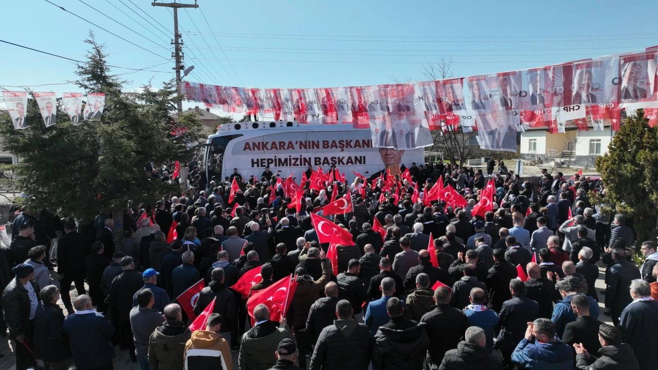 Ankara Büyükşehir Belediye Başkan Adayı Mansur Yavaş, göreve gelir gelmez rozetini çıkarıp, kimseyi ayırmadan Ankara’nın bütün ilçe, köy ve mahallelerine eşit hizmet uyguladıklarını vurguladı