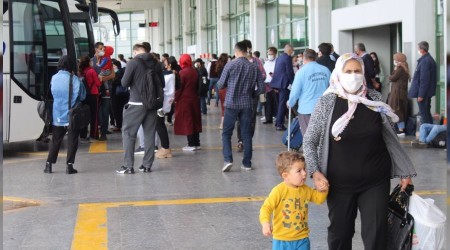 Ankara otogarda kısıtlama öncesi büyük yoğunluk