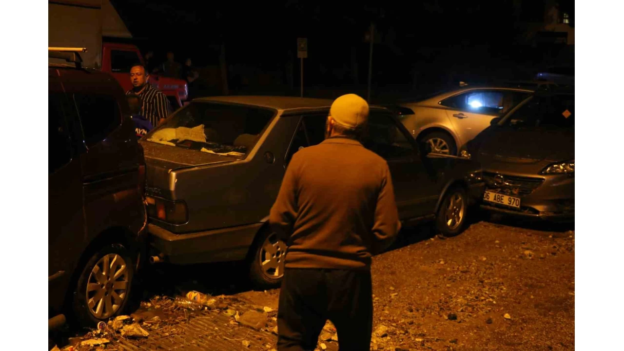 Ankara'da ara�lar sel sular�na kap�ld�
