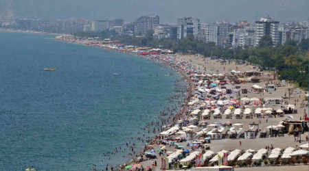 Antalya'ya bayramda tatilci yağdı
