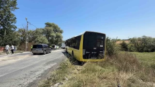 Arnavutky'de ETT otobs ile otomobil kafa kafaya arpt: 1 l