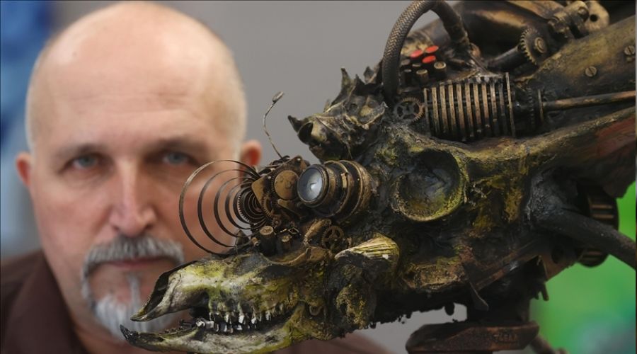 At�klar sanat eserine d�n���yor