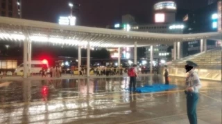 AVM terasından atlayan genç yayanın üzerine düştü: 2 ölü