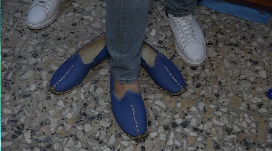 Ayak kokusundan kurtulmak isteyen bu ayakkabıya yöneliyor