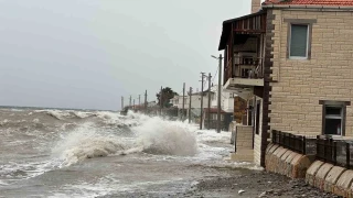 Ayvac�k'ta kara ile deniz birle�ti