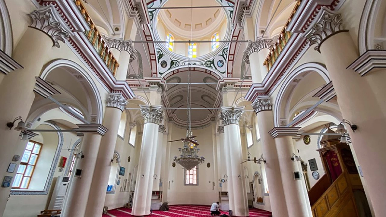Ayvalık’ın simgesi: Saatli Camii
