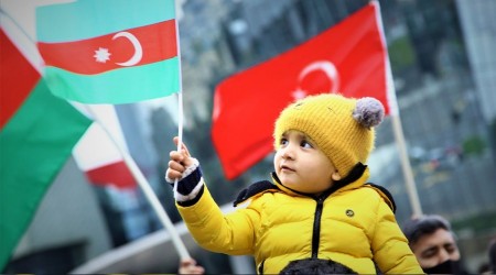 Azerbaycanllar, Lan'n igalden kurtuluunu kutluyor