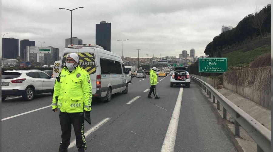 Bağcılar TEM'de çakarlı araçlara denetim