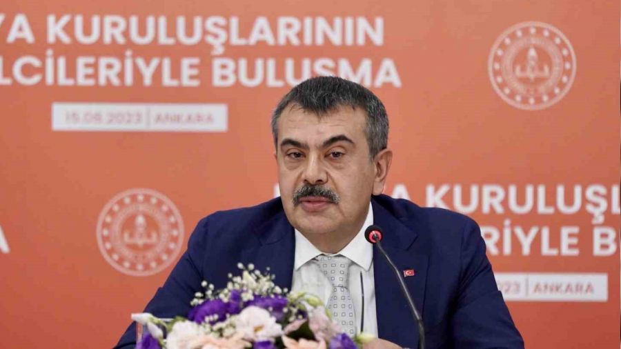 Bakan Tekin: "Lise'de s�n�f tekrar� geliyor"