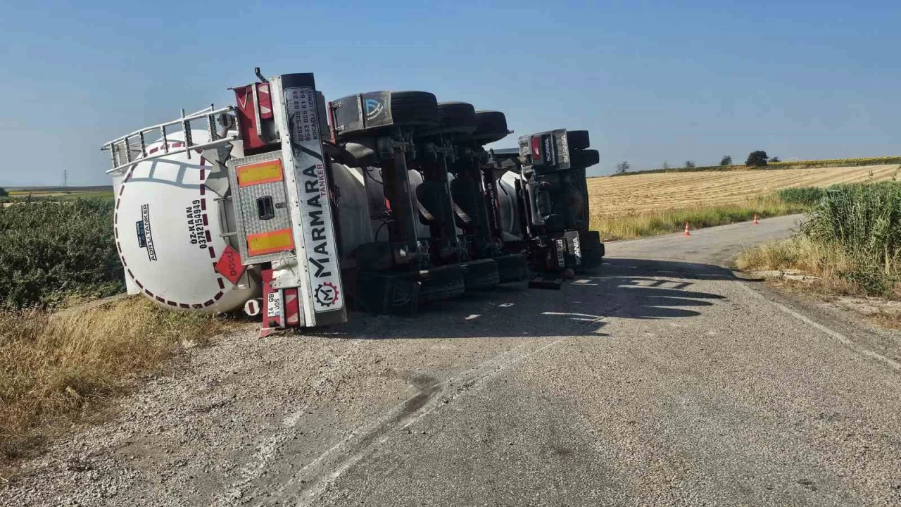 Bandırma'da kimyasal yüklü tır yan yattı