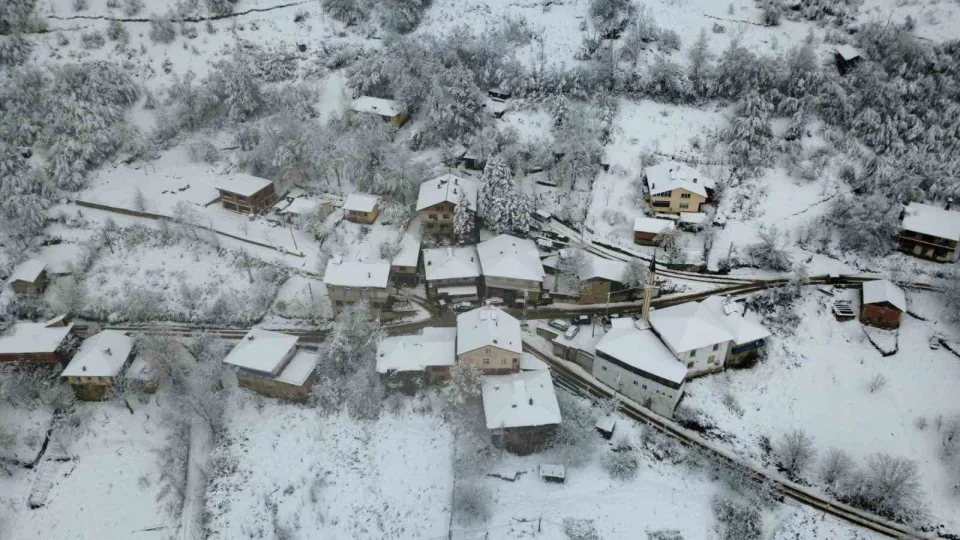 Bart�n'da kar kal�nl��� 1 metreyi a�t�