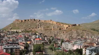 Bayburt Kalesi: 3 kilometreye yakn sur uzunluuyla heybetli bir yap