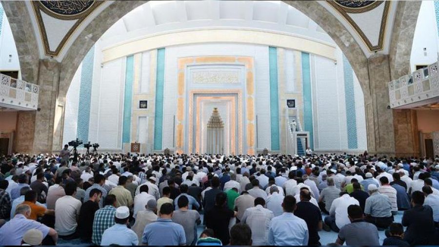 Baz� imamlar Diyanet'in hutbesindeki Kerbela vurgusunu pas ge�ti