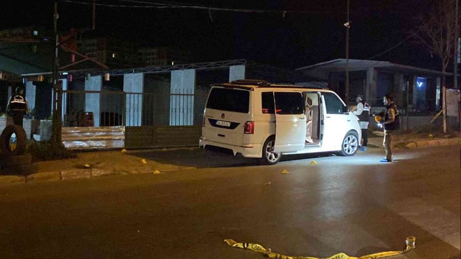 Beylikdüzü'nde bir otopark uzun namlulu silahla tarandı