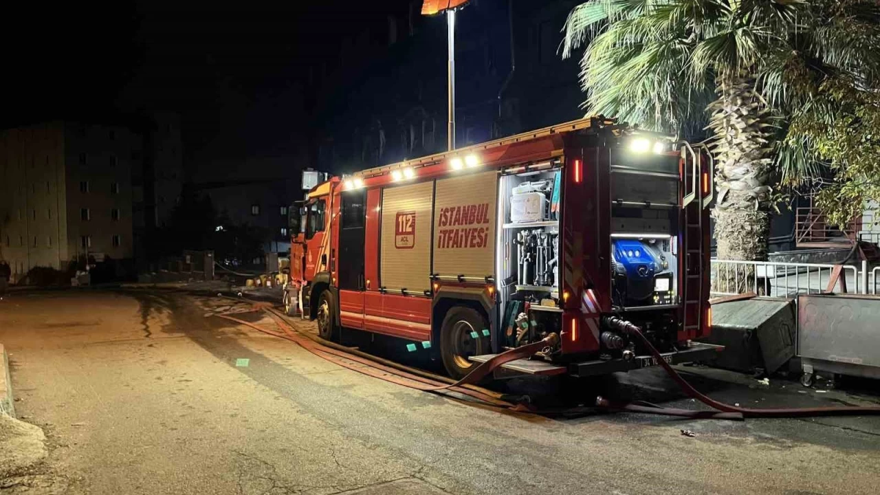 Beylikdz'nde yanan fabrikada soutma almalar devam ediyor