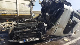 Bilecik'te tırın yolcu otobüsüne arkadan çarptığı kazada 11 kişi yaralandı
