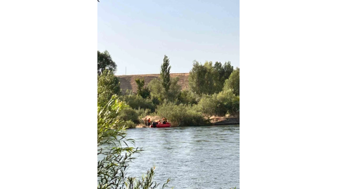 Bing�l'de mahsur kalan vatanda�lar� ekipler kurtard�