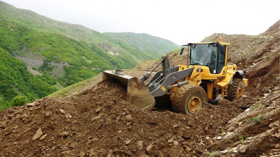Bitlis'te 15 ky yolu selden zarar grd