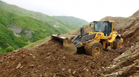 Bitlis'te 15 ky yolu selden zarar grd