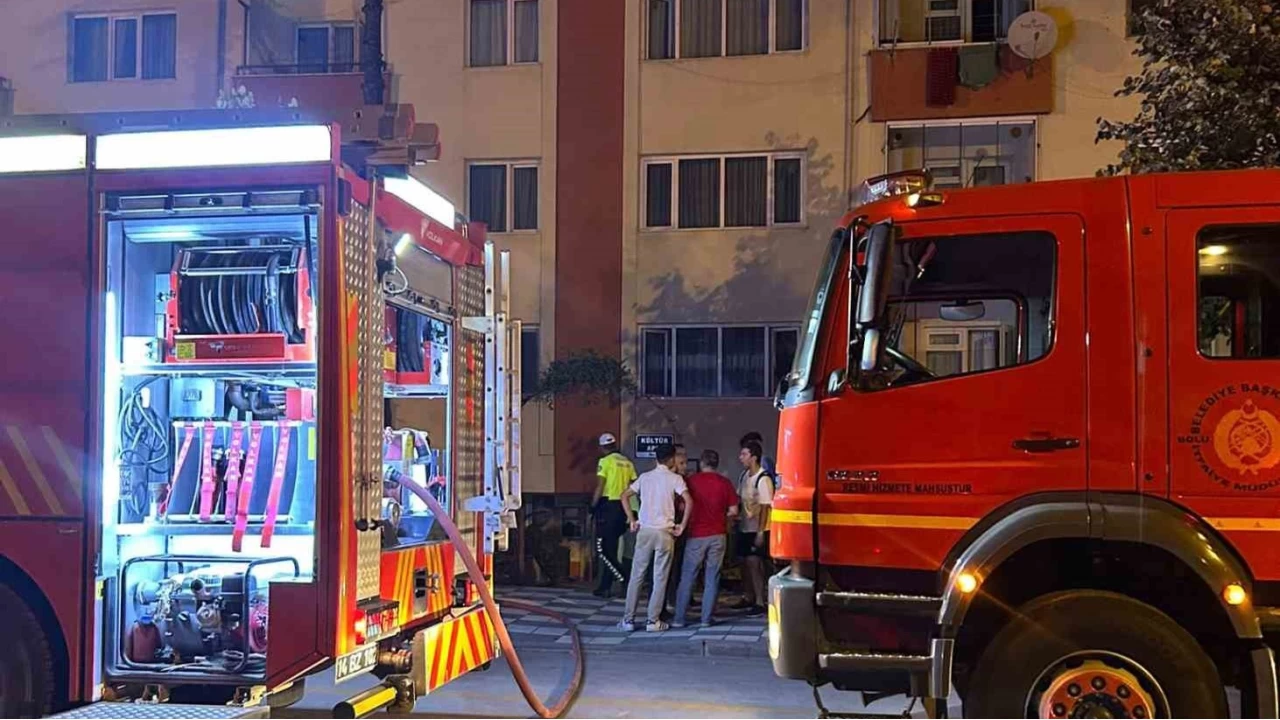 Bolu'da 5 katl� apartmanda yang�n pani�i