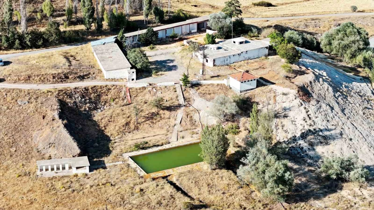 Bozkırın ortasındaki 3 asırlık çermik talan edildi