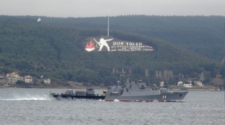 Bulgar savaş gemisi Çanakkale Boğazı'ndan geçti