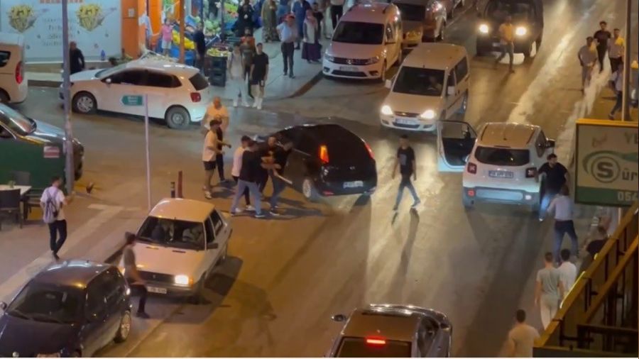 Bursa'da akrabalarına kurşun yağdırdı