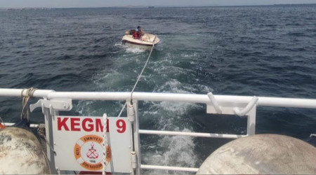 anakkale Boaz'nda srklenen tekne kurtarld