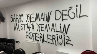 CHP Kayseri �l Ba�kanl��� binas�n�n duvarlar�na yazd�lar