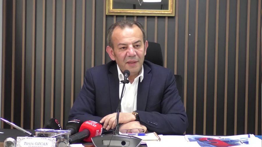 CHP'li başkan Erdoğan'ın heykelini dikecek