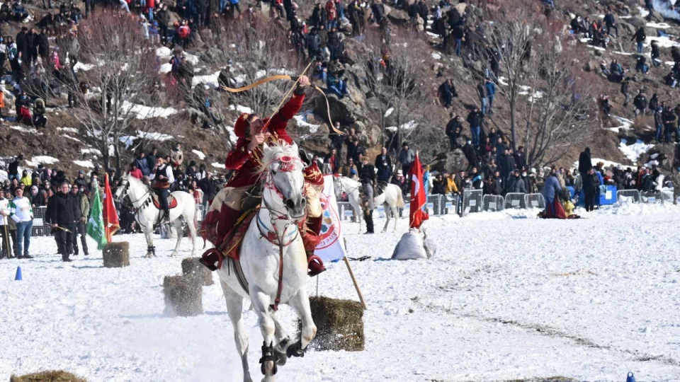 ��ld�r G�l� K�� Festivali: Donmu� g�l �zerinde yap�lan etkinliklerle �nl�