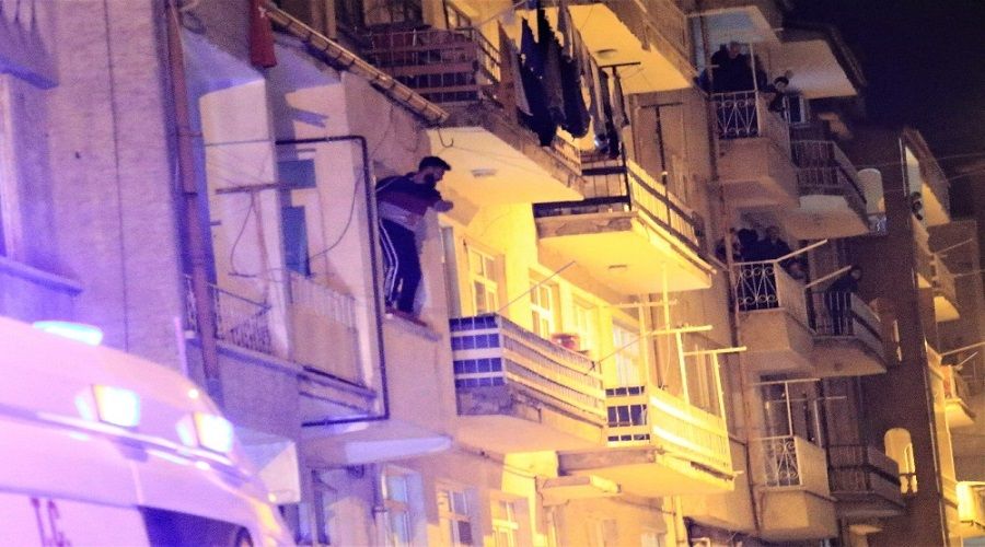 Çocuğunu görmek için bakın ne yaptı!