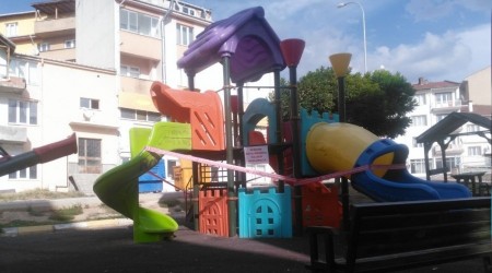 Çocuk parkları boş kaldı