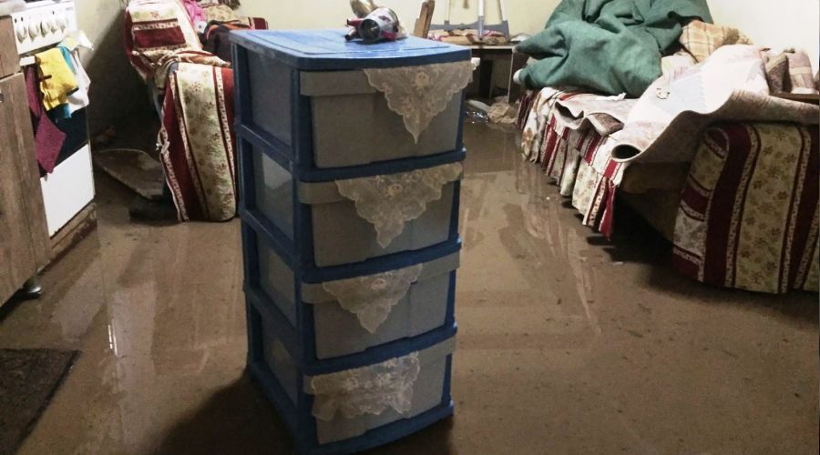 Damal'da baz� evleri su bast�