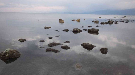 Deniz çekilince 2 bin 500 yıllık antik liman ortaya çıktı
