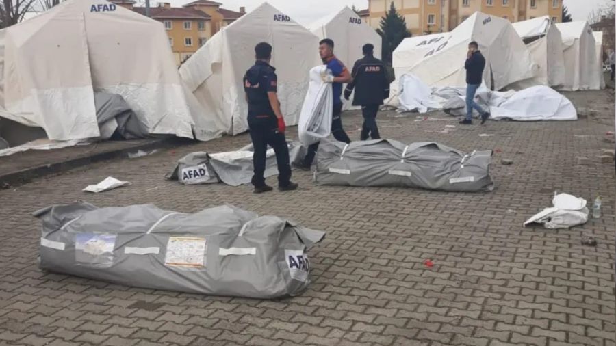 Deprem sonras kurulan adrlar tek tek kaldrlyor