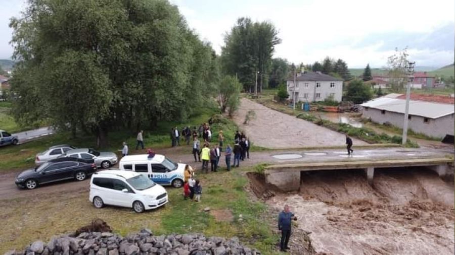 Dere tat, ev ve ahrlar sel sular bast