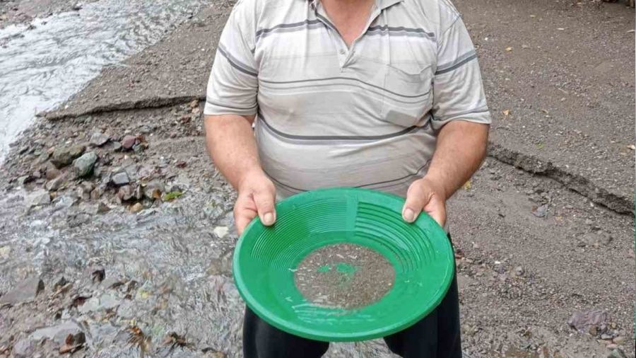 Dere yata��nda alt�n ar�yorlar