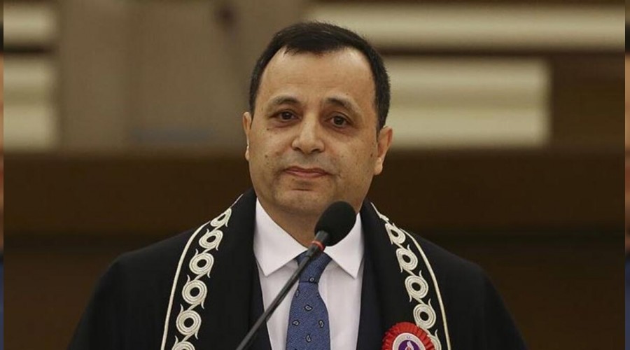 Devletin zirvesinde sert kavga