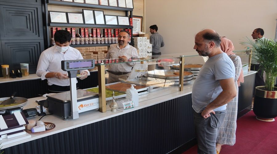 Diyarbak�r'�n bu tatl�s�n� bir yiyen vazge�emiyor