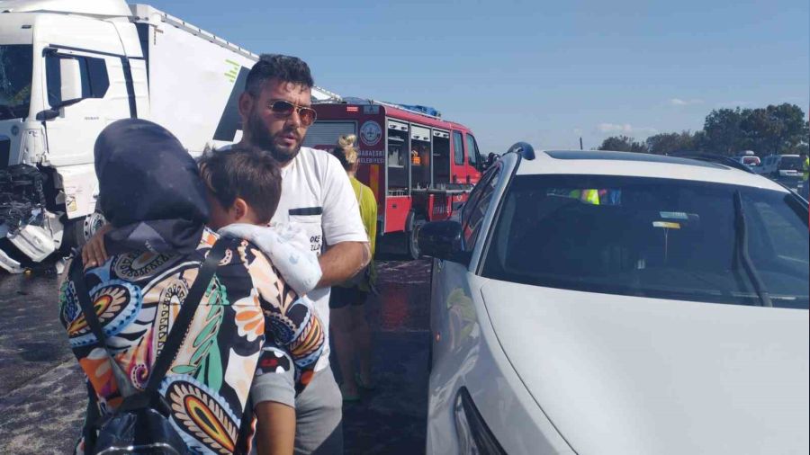 Edirne'de 12 arac�n kar��t��� kazada 2 ki�i �ld�, 35 ki�i yaraland�