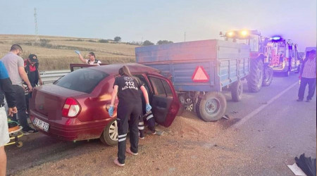 Edirne'de traktör römorkuna çarpan otomobildeki 2 kişi öldü