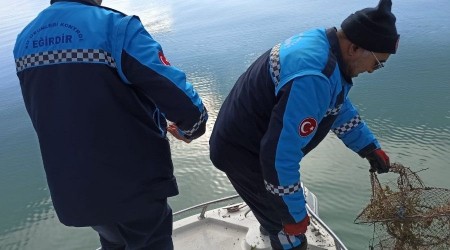 Eğirdir Gölü'nde kaçak avcılığın önüne geçilemiyor