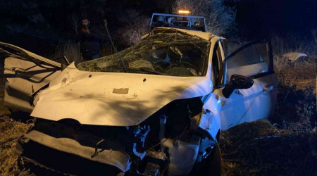 Ehliyetsiz gencin kulland ara takla att: 1 l, 2 yaral