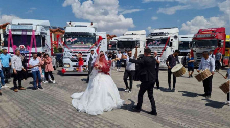 Ekmek teknesi tırını gelin arabası yaptı