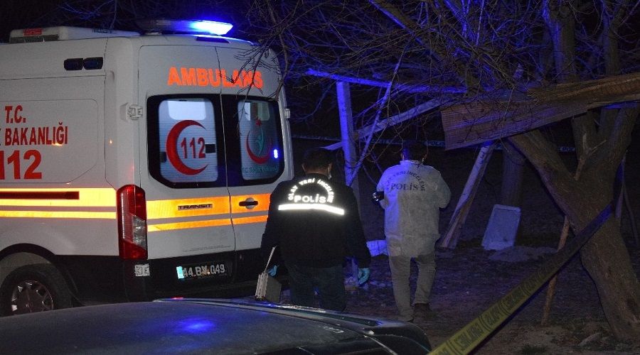 Elbisesini çapa makinesinde kaptırdı