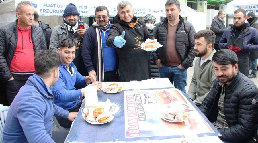 En h�zl� hamburger yeme yar��mas�n� a��k ara kazand�