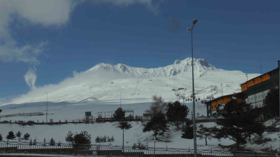 Erciyes'te sezon tm hzyla devam ediyor