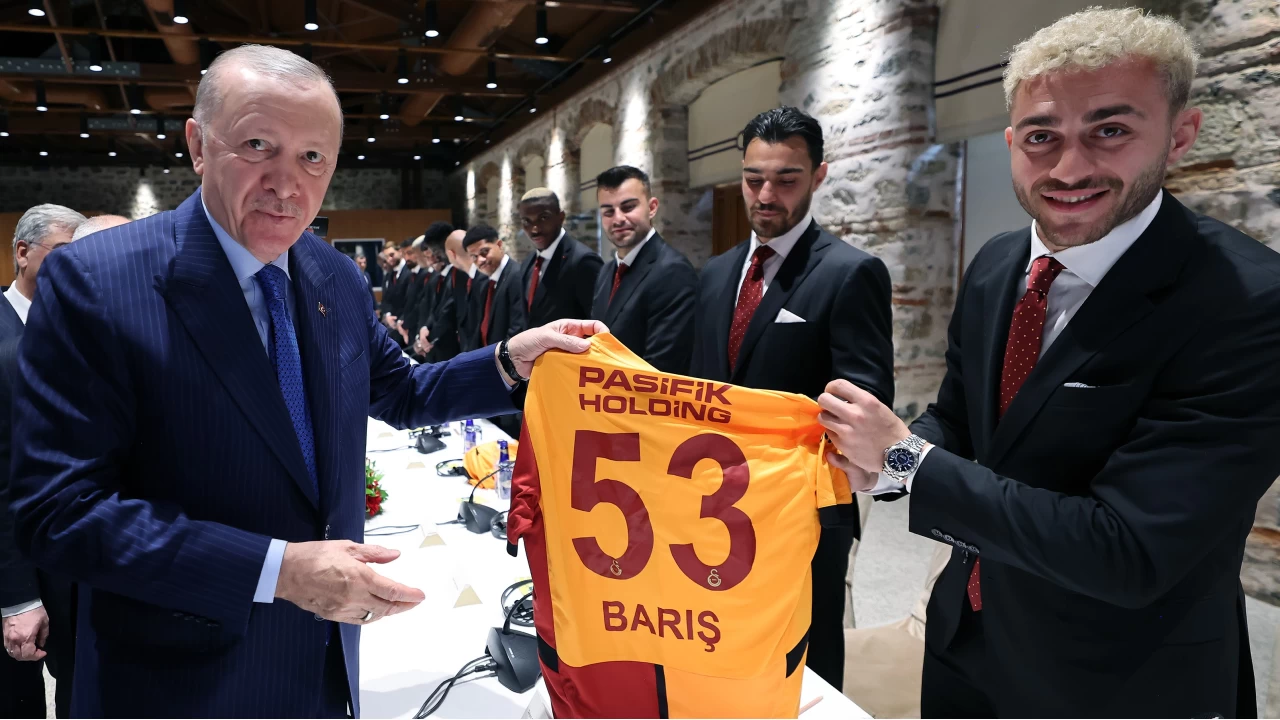 Erdoğan'dan Galatasaray açıklaması: Ligdeki müstesna başarıyla adını tarihe yazdırdı