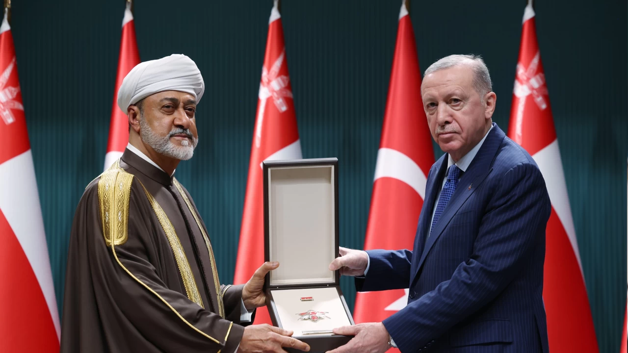 Erdoğan'dan Umman Sultanına devlet nişanı